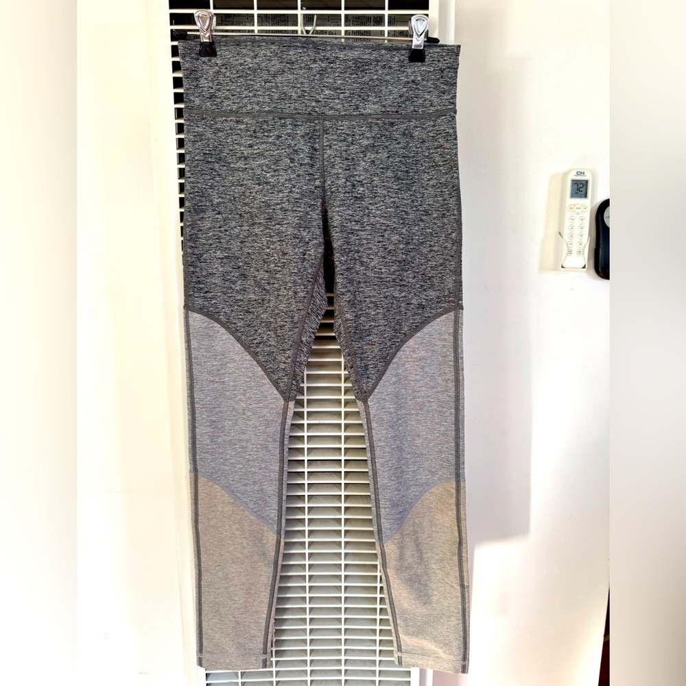 ARITZIA The Constant trinity colorblock buttery soft high waist leggings size M
